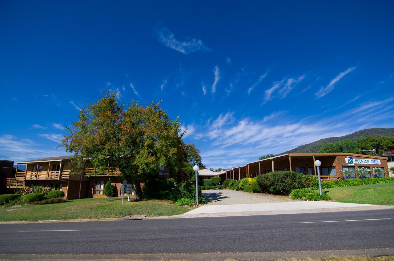 Mountain Creek Motel Bar & Restaurant Mount Beauty Exterior photo